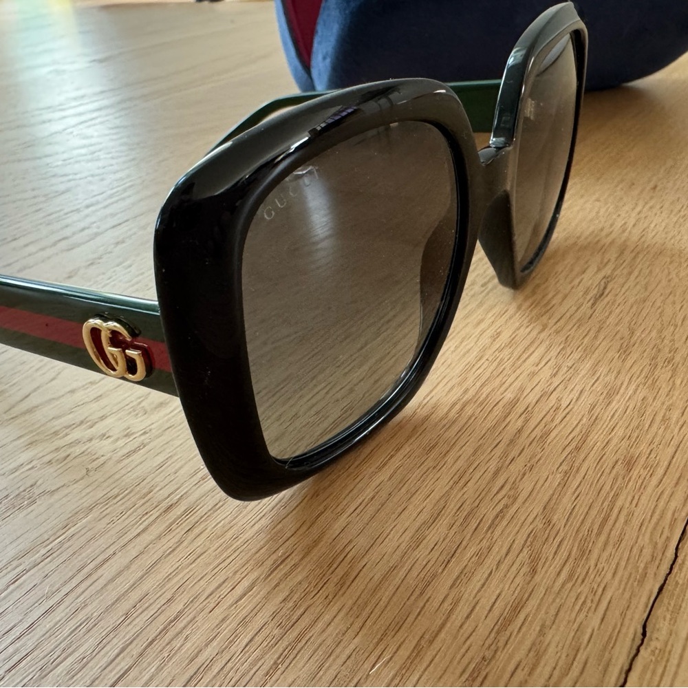 Gucci Black and Green Sunglasses